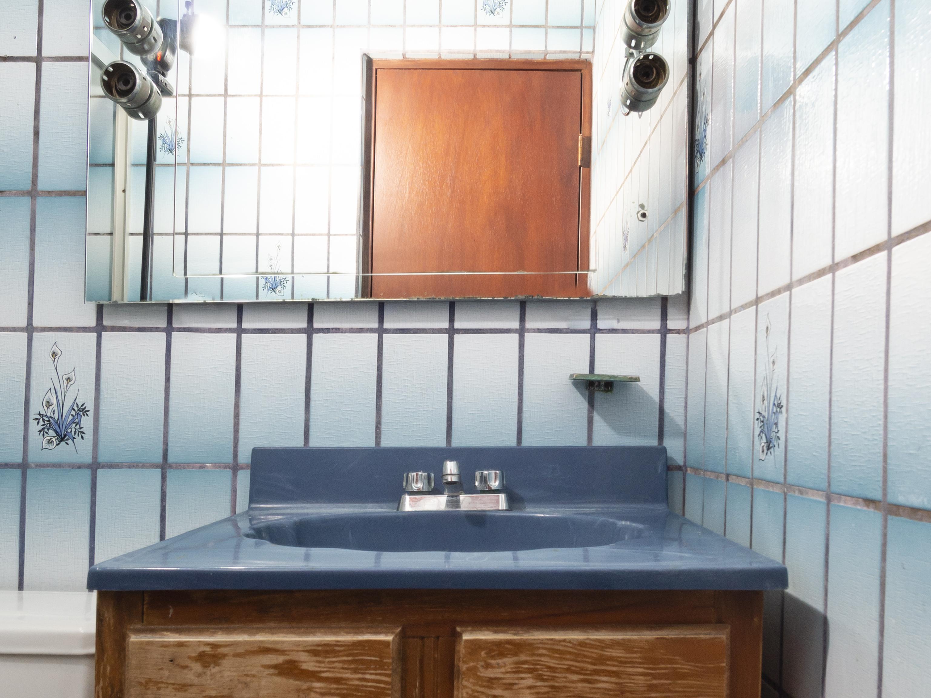 Oyo Hotel Hacienda Don Luis, Росарито Экстерьер фото A typical American bathroom