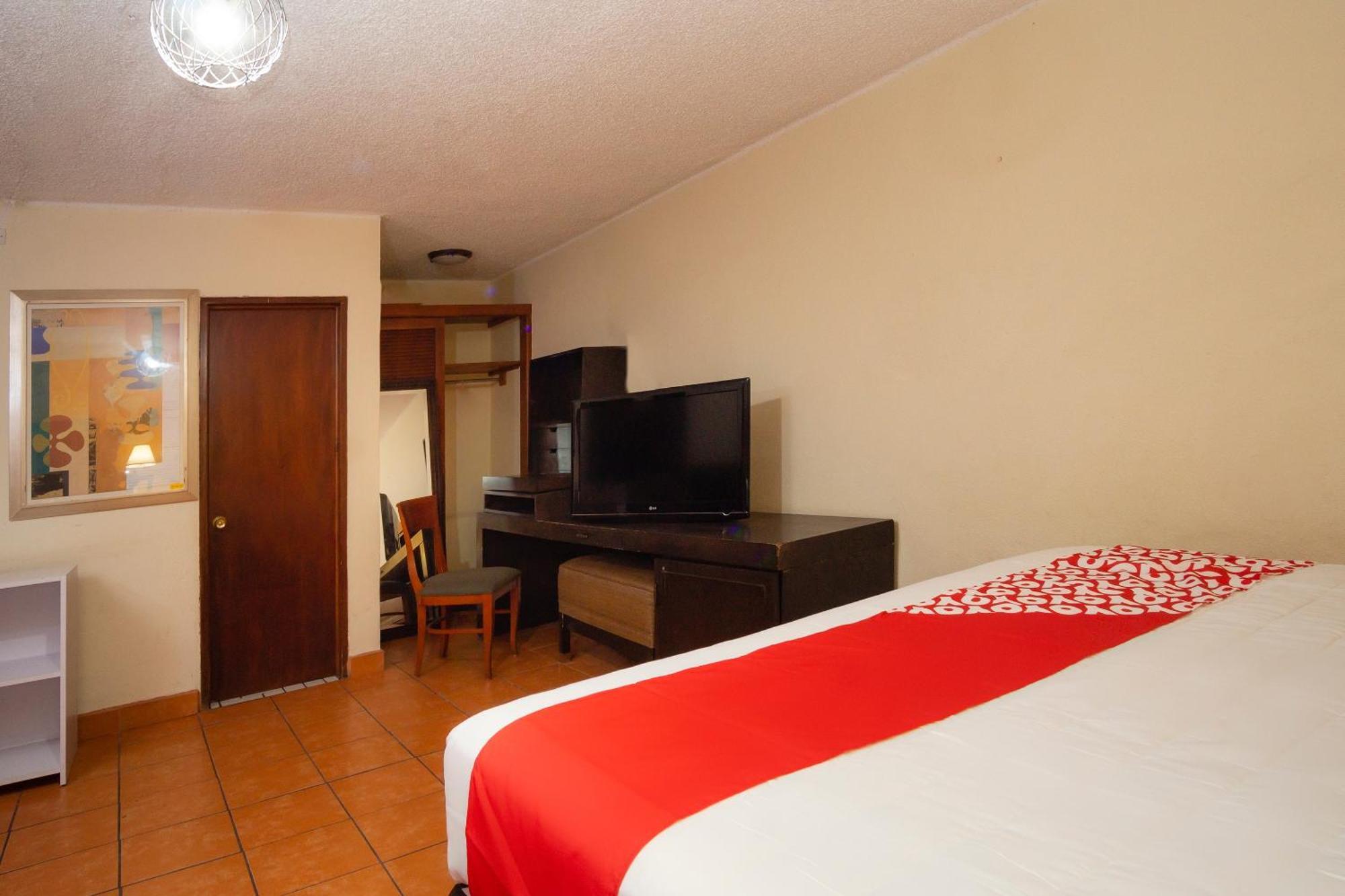 Oyo Hotel Hacienda Don Luis, Росарито Экстерьер фото A typical OYO hotel room in Mexico City