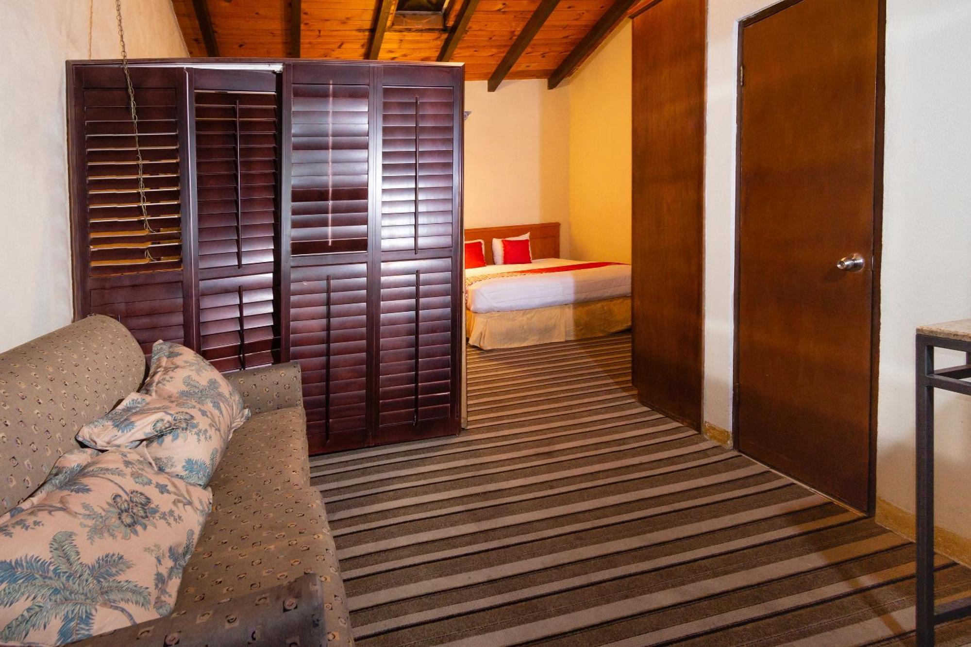 Oyo Hotel Hacienda Don Luis, Росарито Экстерьер фото A room at the hotel