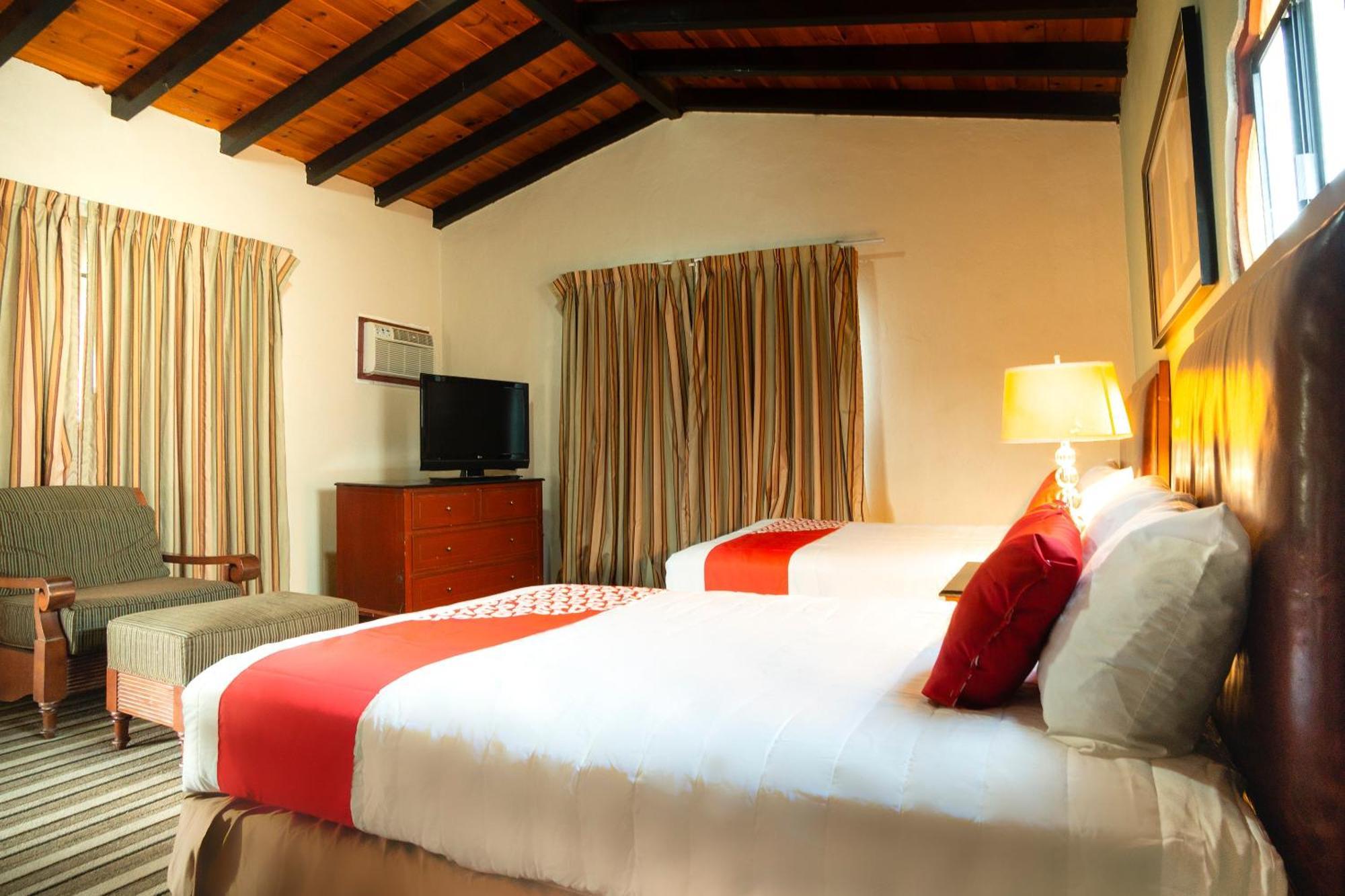 Oyo Hotel Hacienda Don Luis, Росарито Экстерьер фото A room at the hotel