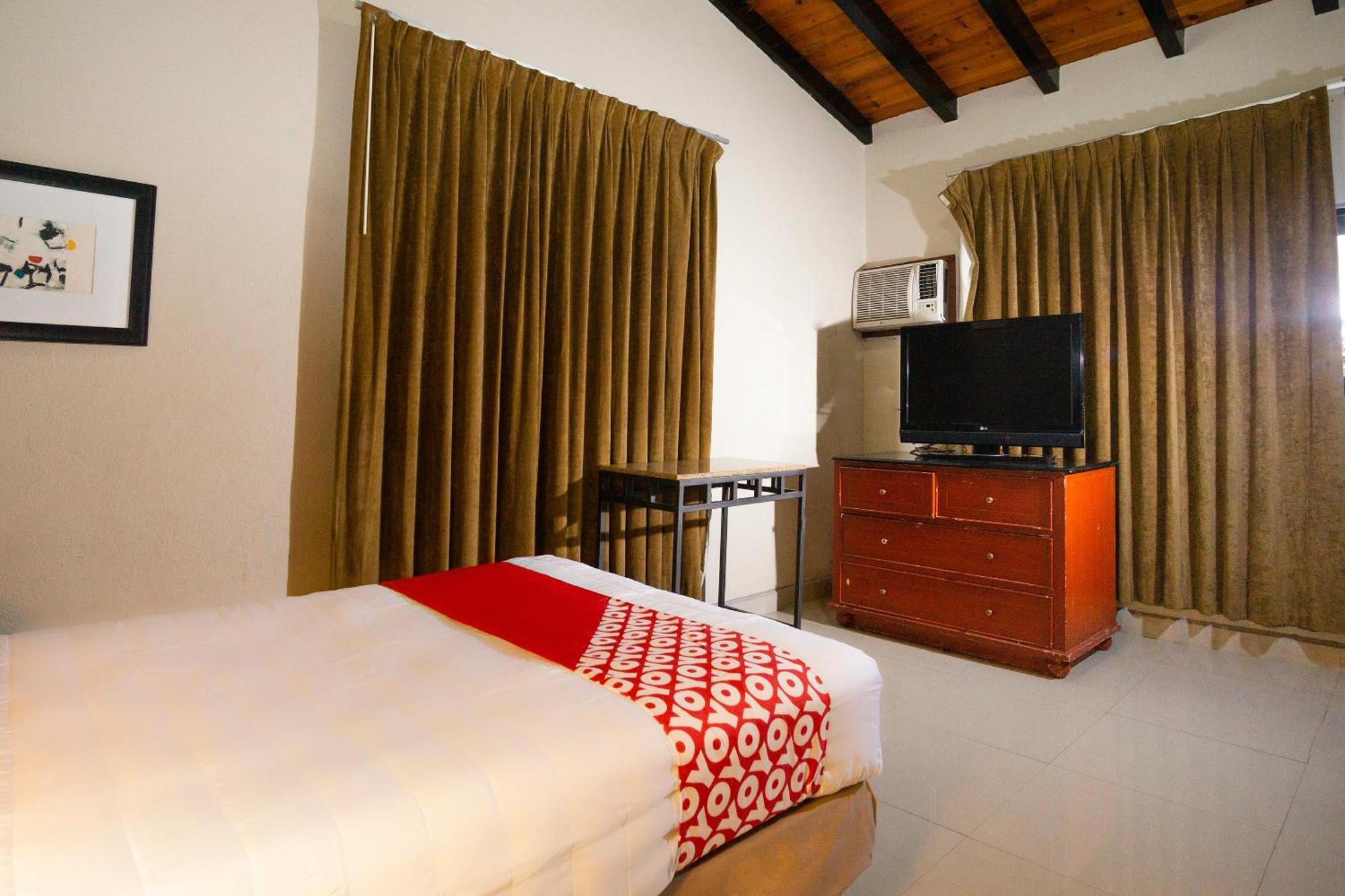 Oyo Hotel Hacienda Don Luis, Росарито Экстерьер фото A room at the hotel